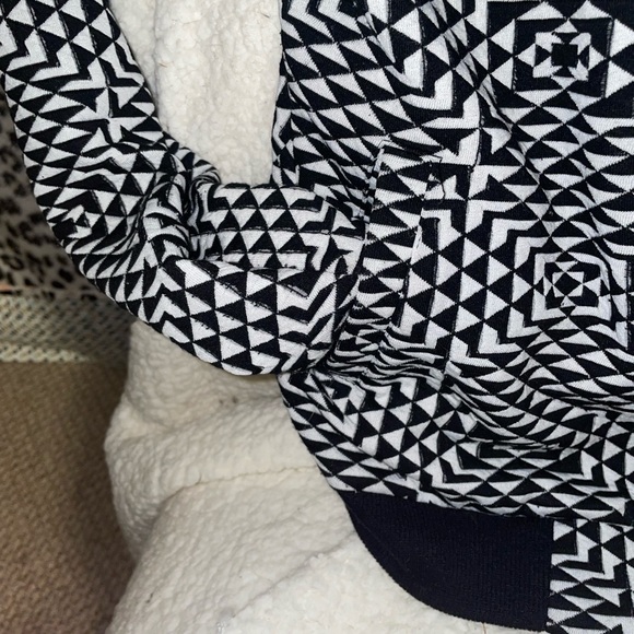 From Iris, zip up bomber jacket, with pockets and soft outside and inside lining - Picture 3 of 4